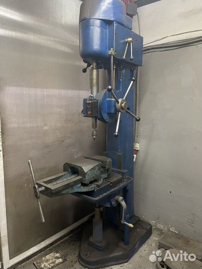 Вертикально-сверлильный станок по металлу