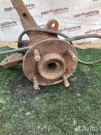 Кулак поворотный передний правый Mitsubishi Lancer