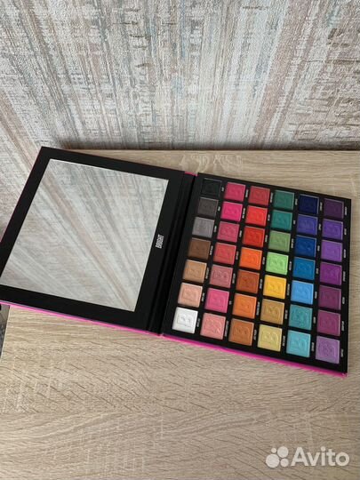 Палетка теней beauty bay 