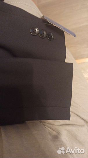 Пиджак школьный для мальчика 128. новый
