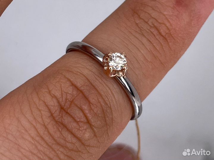 Платиновое кольцо с бриллиантом 0.175 ct