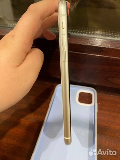 Телефон iPhone 11 gb64