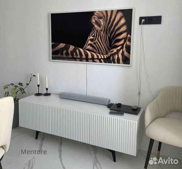 Тумба тв Bravo с фрезеровкой (на опорах)