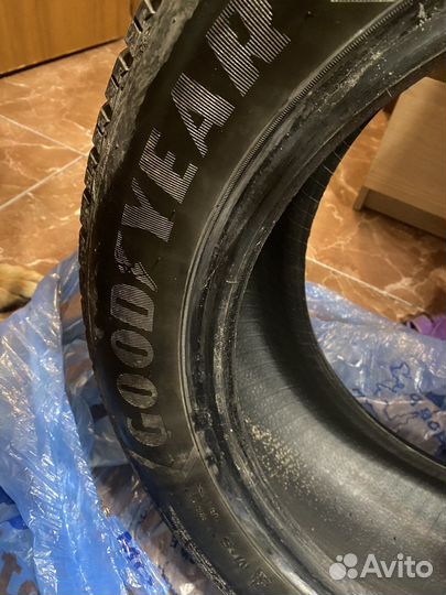 Goodyear UltraGrip 8 215/55 R16 97H