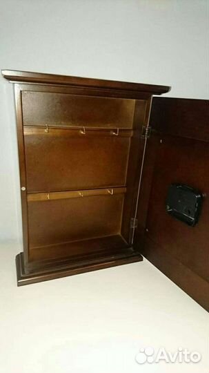 Ключница с часами