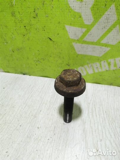 Болт Ауди 80 90 Б3