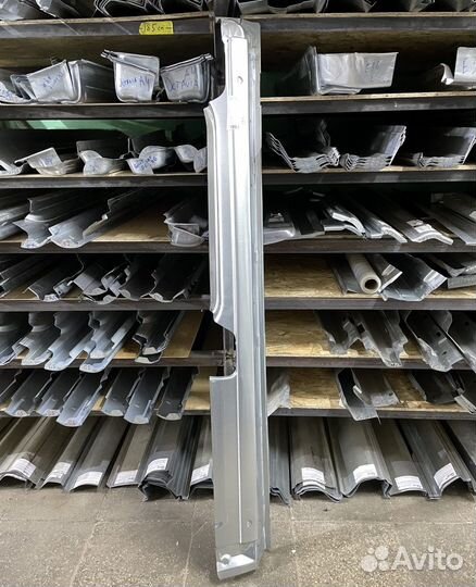 Порог правый Ford Tourneo (Transit) Connect коротк