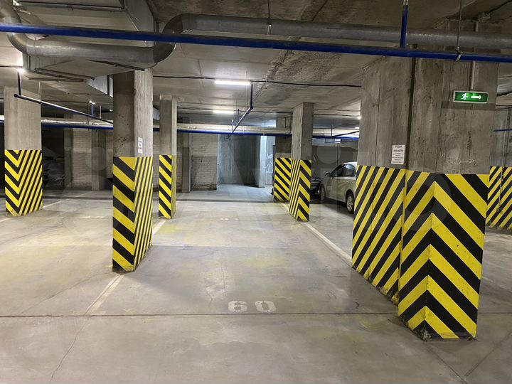 Машиноместо, > 30 м²