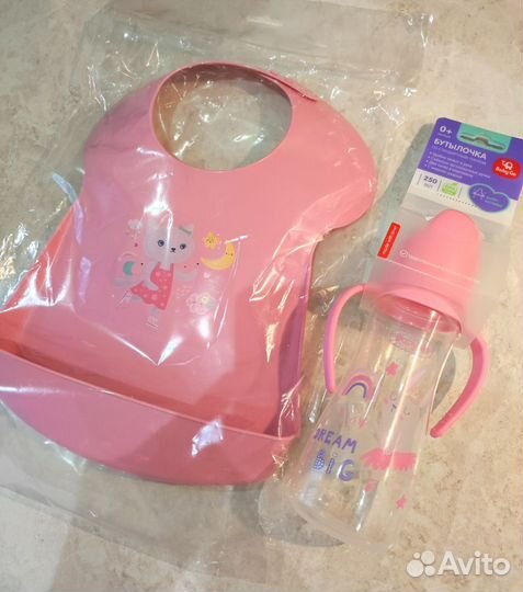 Товары для кормления (бутылочка, нагрудник)