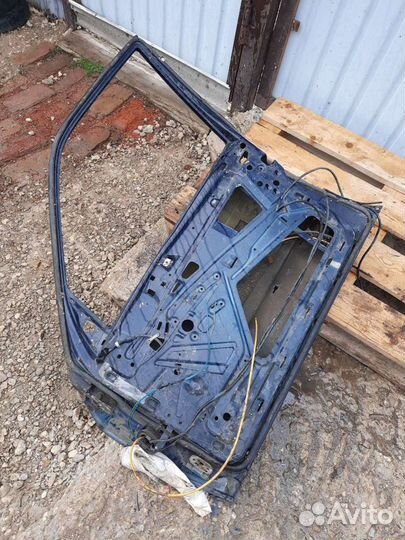 Дверь передняя правая w201