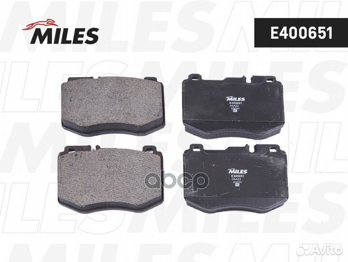 Колодки тормозные передние (Смесь Low-Metallic)