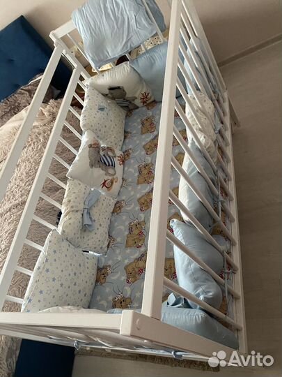 Кроваткая для новорожденных с маятником