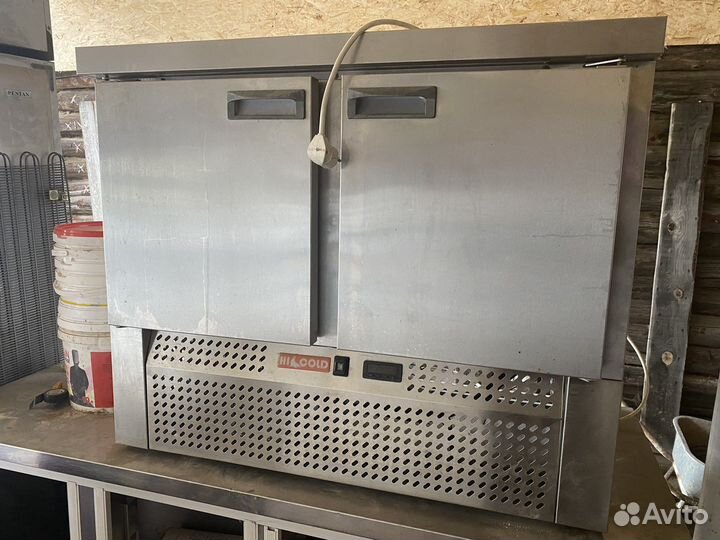 Холодильный стол