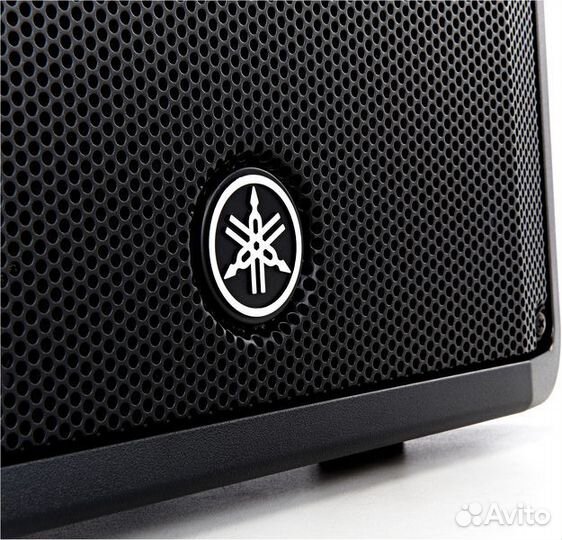 Диджей,звукооператор со своим оборудованием