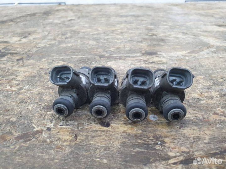 Форсунка топливная Vw Golf Plus 1.6 2006