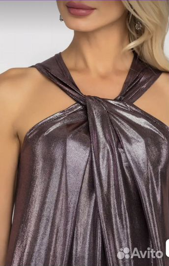 Вечернее платье с открытыми плечами