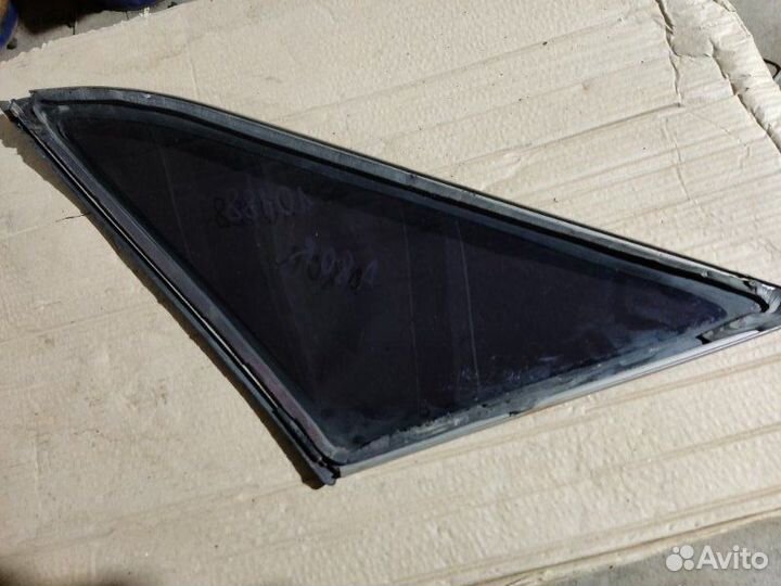 Стекло заднее Audi 80 B3 седан 1.8I 1989
