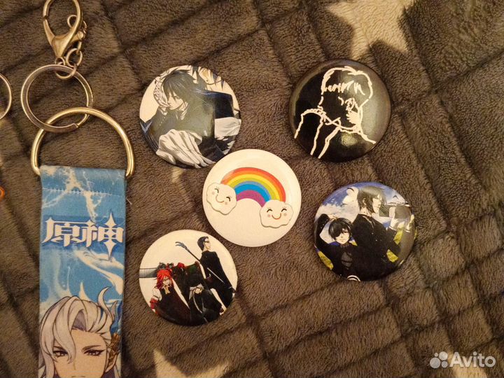 Значки, брелки