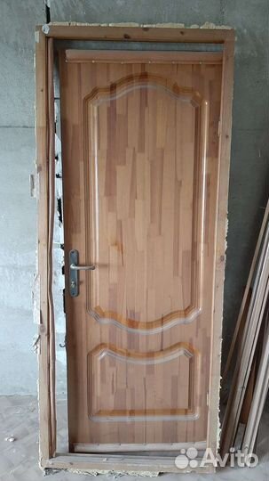 Дверь входная бу деревянная с коробкой