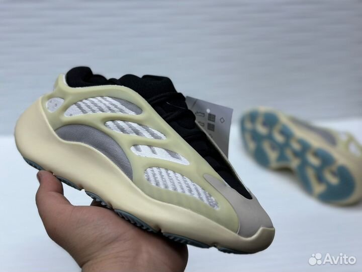 Кроссовки adidas yeezy 700 V3