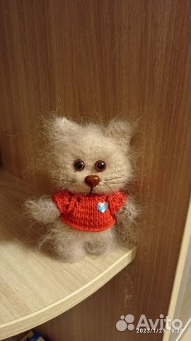 Вязанная игрушка Котик