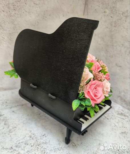 Букет в рояле