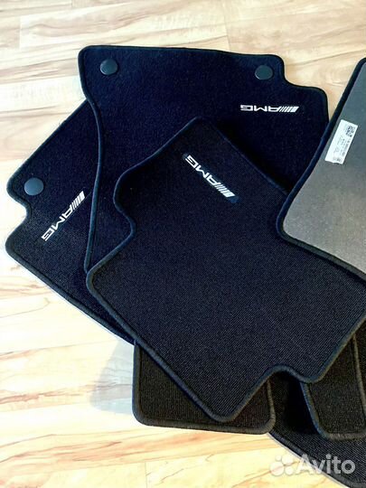 Новые коврики для Mercedes E-класса