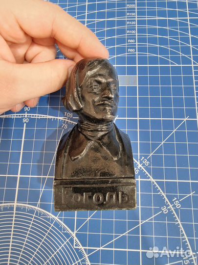 Бюсты и статуэтка