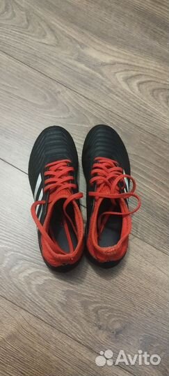 Футбольные бутсы adidas predator