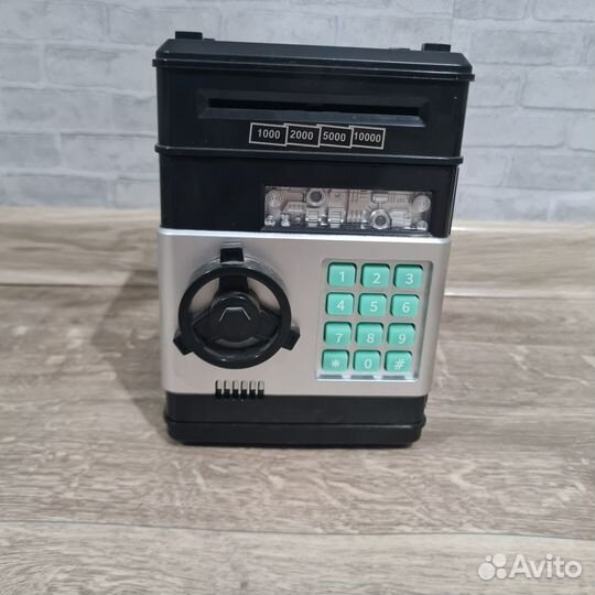 Игрушечный сейф