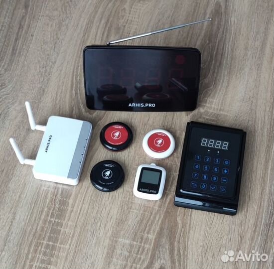 Система вызова: кнопка вызова официанта и табло