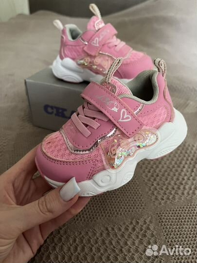 Кроссовки для девочки