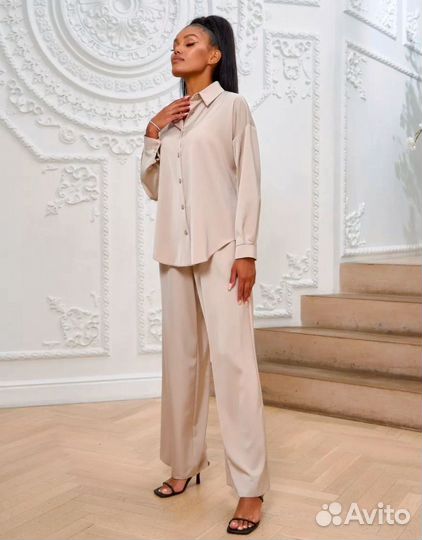 Костюм брючный женский двойка 50-54 б/у атласный