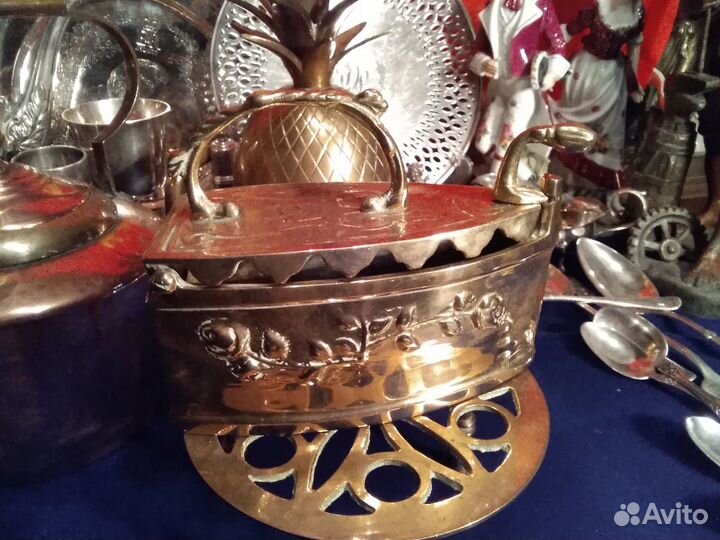 Утюг латунный декоративный.Винтаж