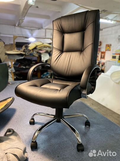Офисное кресло