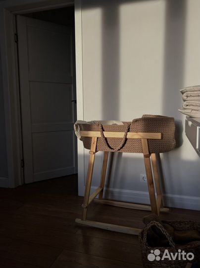 Плетеная корзина люлька с подставкой