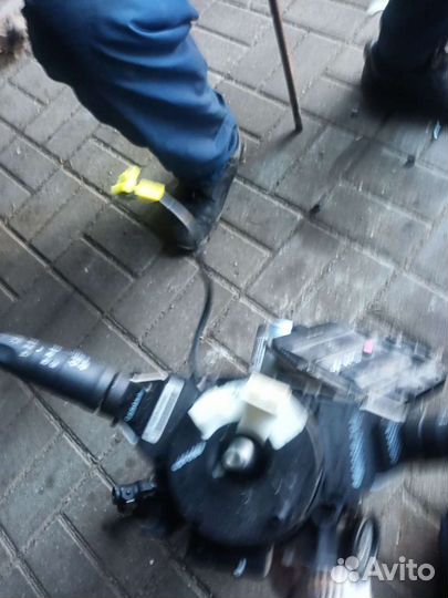 25560-9U028 переключатель подрулевой Ниссан ноут Е