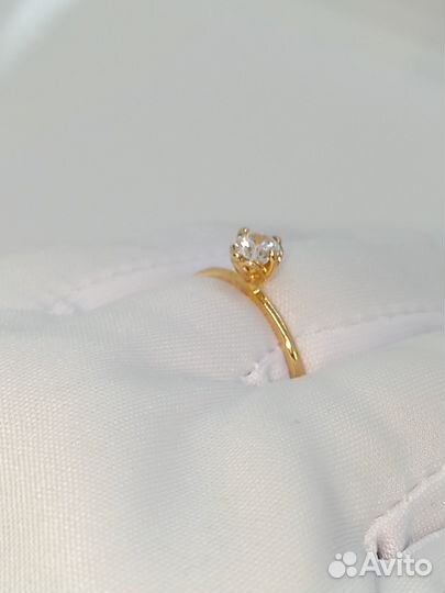 Золотое кольцо с камнем 17,5р