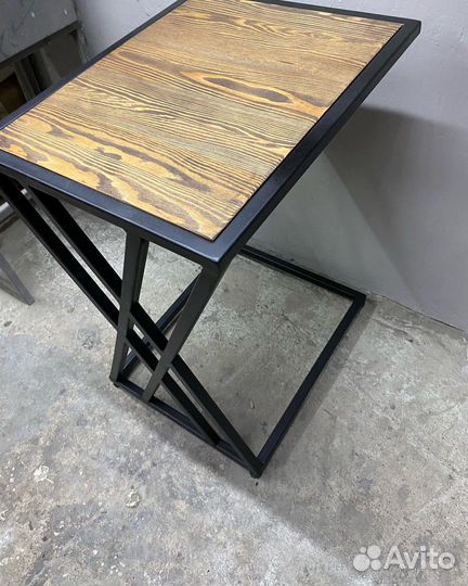 Столик прикроватный