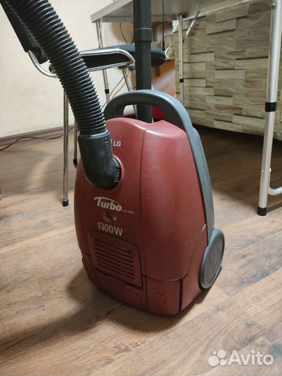Пылесос с мешком LG turbo 1300 w