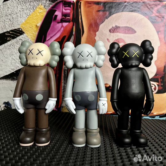Фигурка kaws