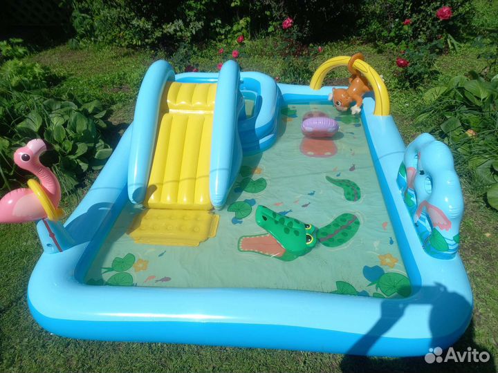 Надувной игровой центр бассейн