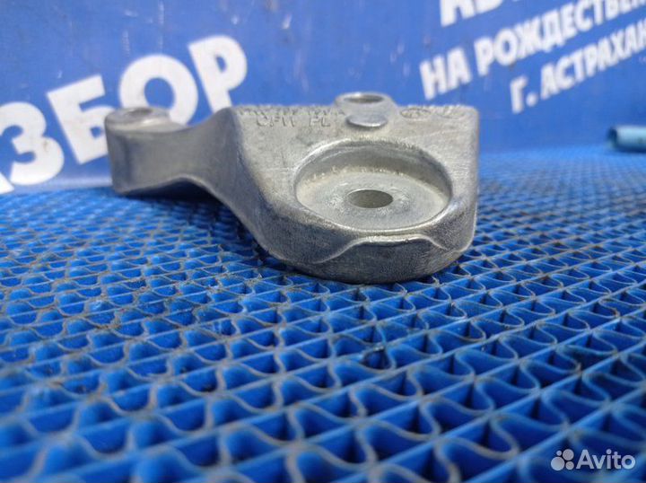 Кронштейн опоры двигателя Volkswagen Polo 5 седан