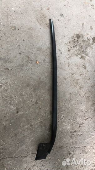 Молдинг правый на лобовое lexus is 250 2014