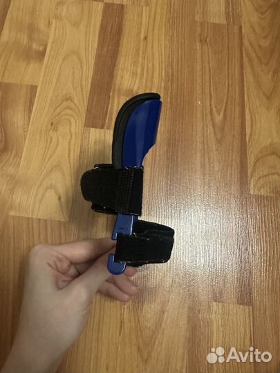 Фиксатор правой ноги