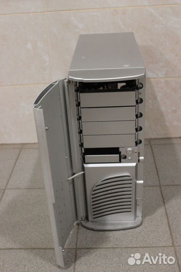 Корпус Miditower Thermaltake shark ATX
