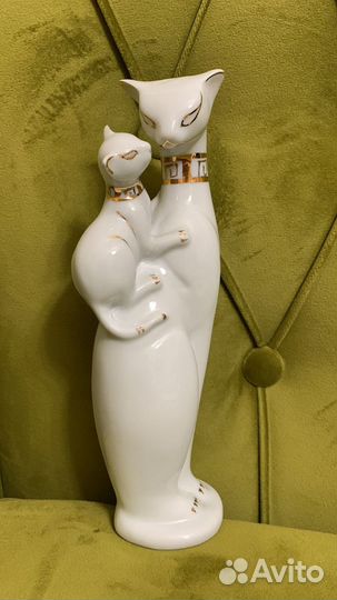 Статуэтка фарфор