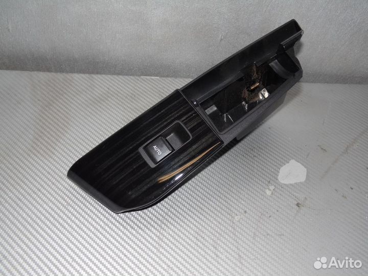 Кнопка стеклоподьемника задняя левая Лексус лс