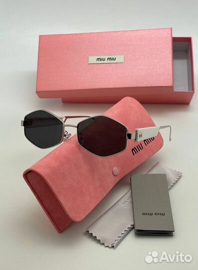 Солнцезащитные очки miu miu