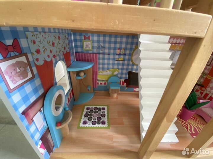 Кукольный домик с мебелью